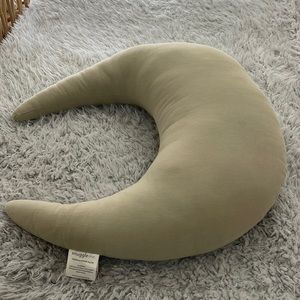 Snuggle me organic pillow
